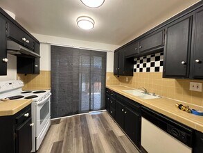 471 S Simpson Ave, Unit Unit # C in Hemet, CA - Building Photo - Building Photo