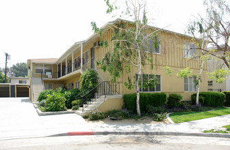 170 W Elmwood Ave in Burbank, CA - Building Photo - Building Photo