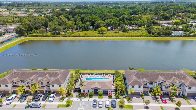 4664 Banker Terrace in Davie, FL - Foto de edificio - Building Photo