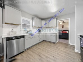 2204 Pryor Rd SW in Atlanta, GA - Building Photo - Building Photo