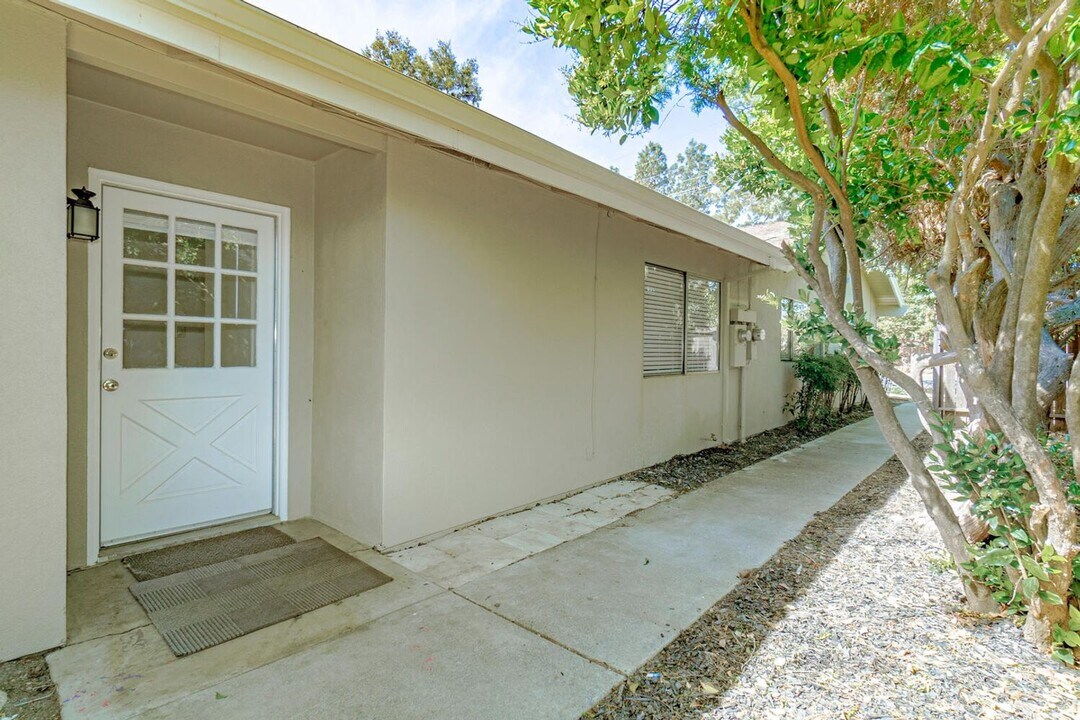 1012-1012 Drummond Ave in Davis, CA - Building Photo