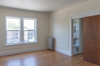 2712 N Milwaukee Ave, Unit 304 in Chicago, IL - Foto de edificio - Building Photo