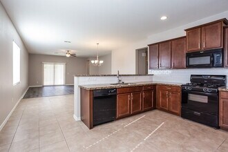 33022 N Falcon Trail in San Tan Valley, AZ - Building Photo - Building Photo