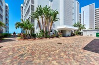 6310 Midnight Pass Rd in Siesta Key, FL - Foto de edificio - Building Photo