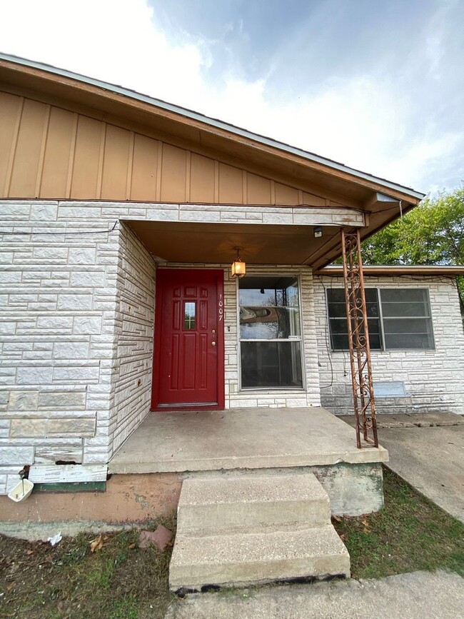 1007 Houston St in Killeen, TX - Foto de edificio - Building Photo