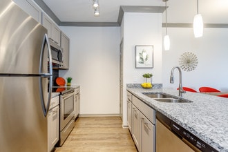 Meridian at View High in Lee's Summit, MO - Foto de edificio - Interior Photo