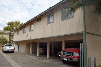 Green Tree Apartments in Madera, CA - Building Photo - Building Photo