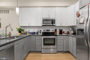 1702 Point Breeze Ave in Philadelphia, PA - Building Photo
