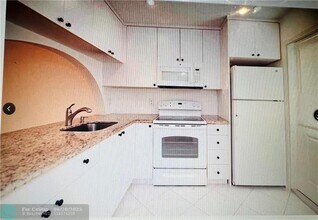 3300 NE 10th Terrace in Pompano Beach, FL - Building Photo - Building Photo