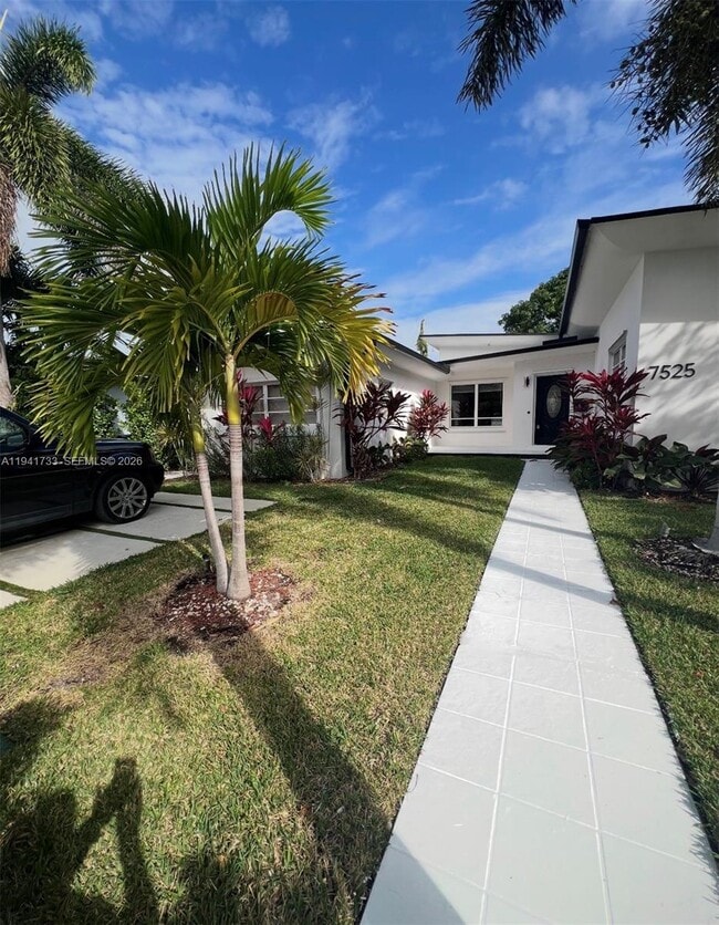 7525 Adventure Ave in North Bay Village, FL - Building Photo - Building Photo