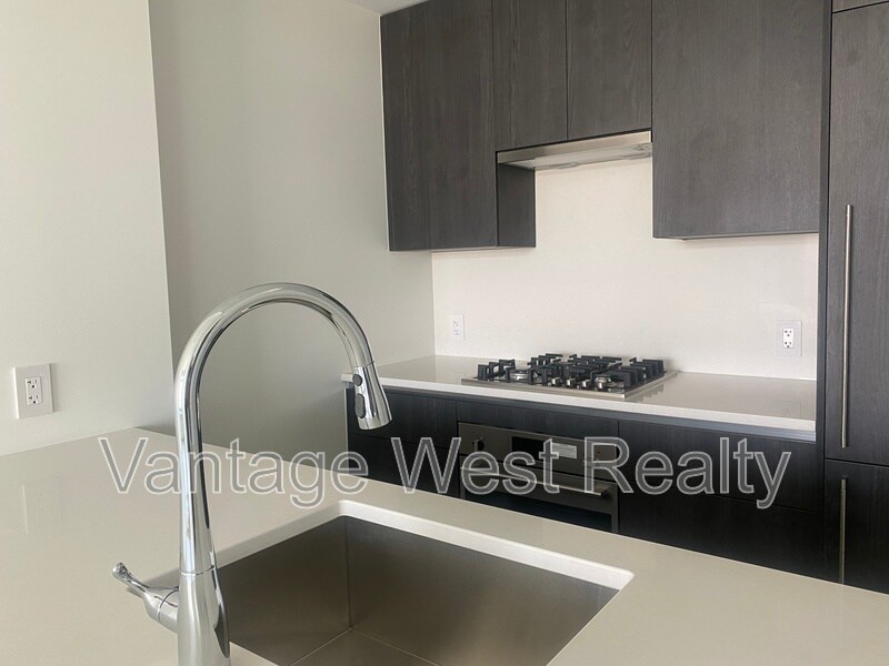 1626-1626 Water St in Kelowna, BC - Building Photo