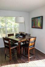 594 W Moan Pl in Fayetteville, AR - Building Photo - Building Photo