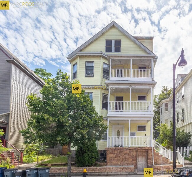 164 Hyde Park Ave, Unit Hyde Park Ave. #2 in Boston, MA - Foto de edificio - Building Photo