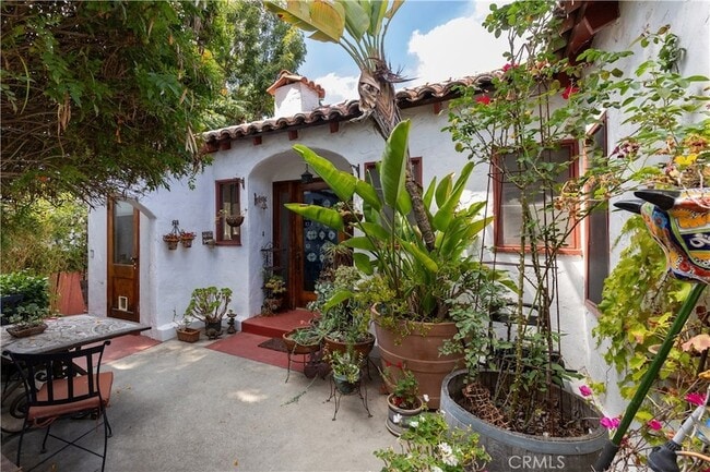 property at 1050 W Kensington Rd