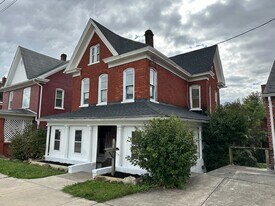 304 Poplar St in Roaring Spring, PA - Building Photo