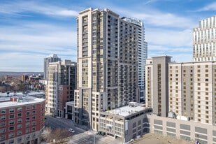 Regency on Main in Hamilton, ON - Building Photo