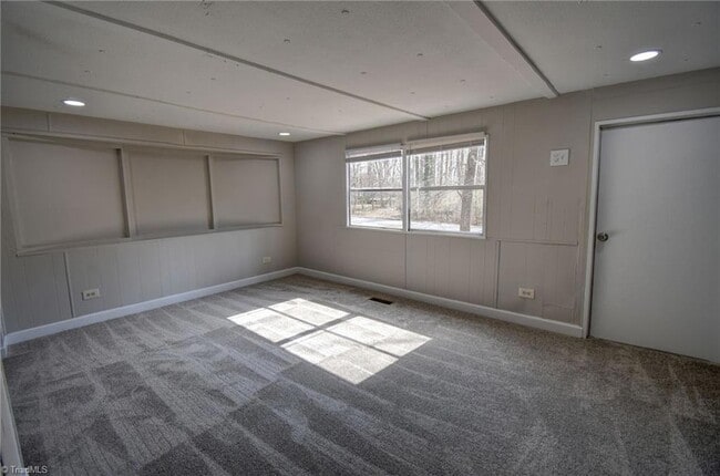 4606 Woodvery Dr in Liberty, NC - Building Photo - Building Photo