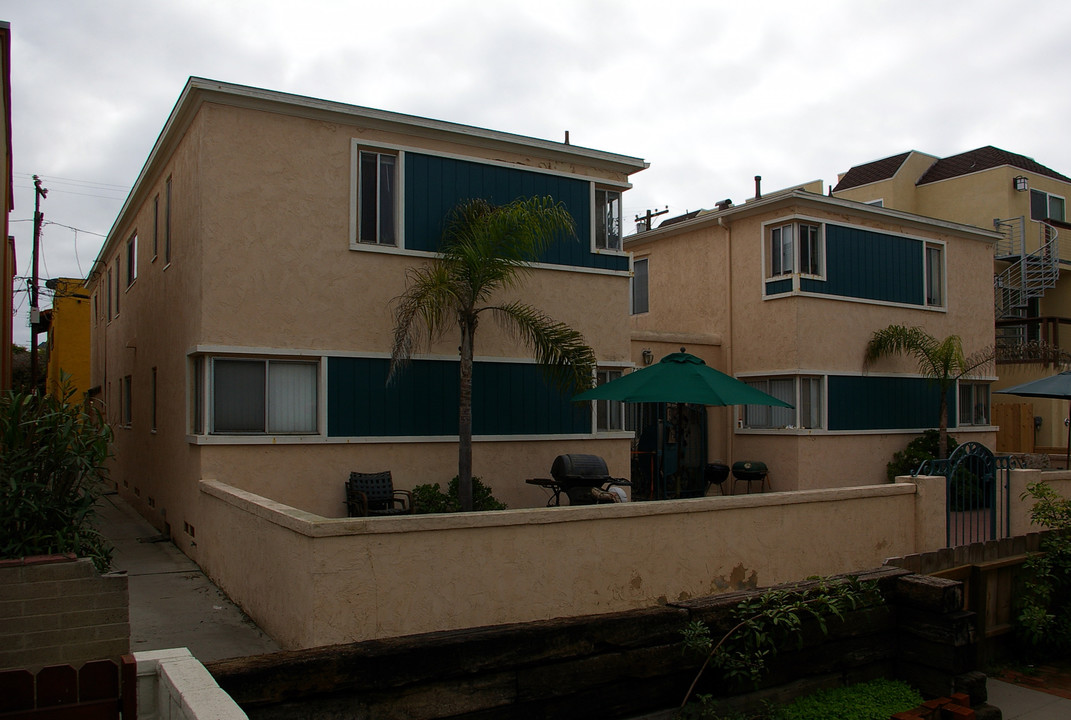 Ensenada Ct Apartments in San Diego, CA - Building Photo