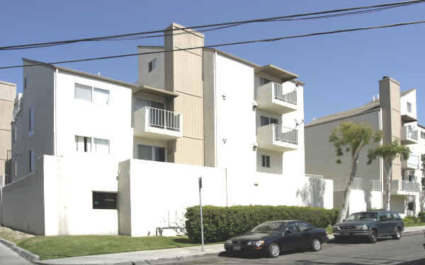 1900 E Beverly Way in Long Beach, CA - Building Photo - Building Photo