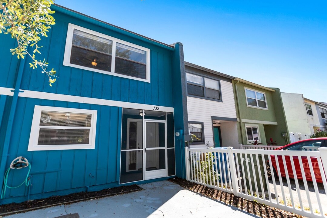 2820 S Pines Dr in Largo, FL - Building Photo