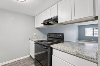Bella Mar Apartment Homes in Tampa, FL - Building Photo - Building Photo