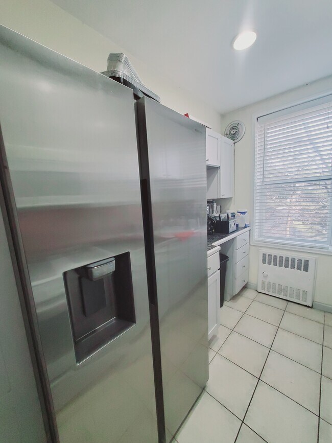 7 4th St, Unit 3 in Stamford, CT - Foto de edificio - Building Photo