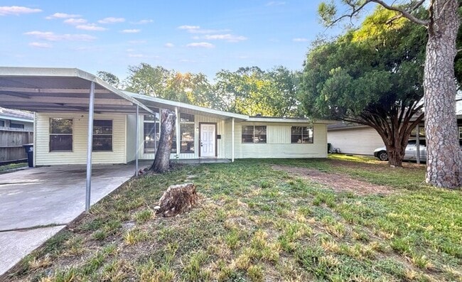 5826 Burr Oak Dr in Houston, TX - Building Photo - Building Photo