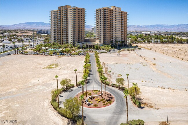 8255 S Las Vegas Blvd in Las Vegas, NV - Foto de edificio - Building Photo