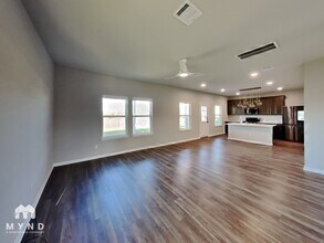 906 Limestone Shls Rd in Austin, TX - Foto de edificio - Building Photo