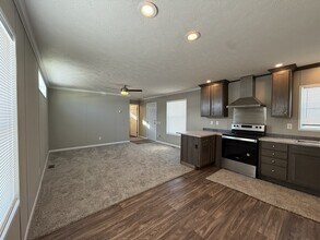 10610 State Rte 762 in Lockbourne, OH - Foto de edificio - Building Photo