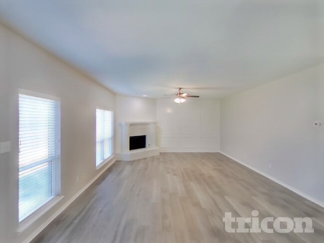 8401 Manchester Dr in Rowlett, TX - Foto de edificio - Building Photo