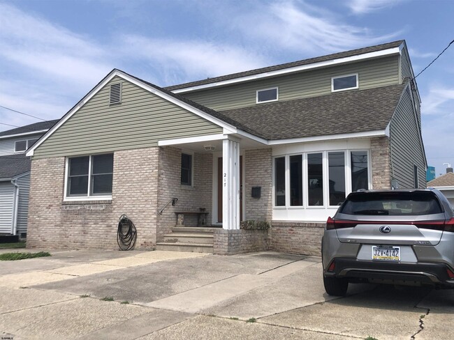 property at 217 N Dudley Ave