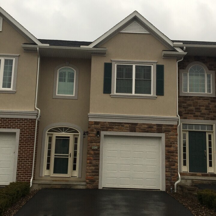 220 Wiltree Ct in State College, PA - Building Photo
