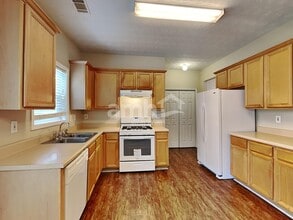 668 Clairidge Elm Trl in Lawrenceville, GA - Building Photo - Building Photo
