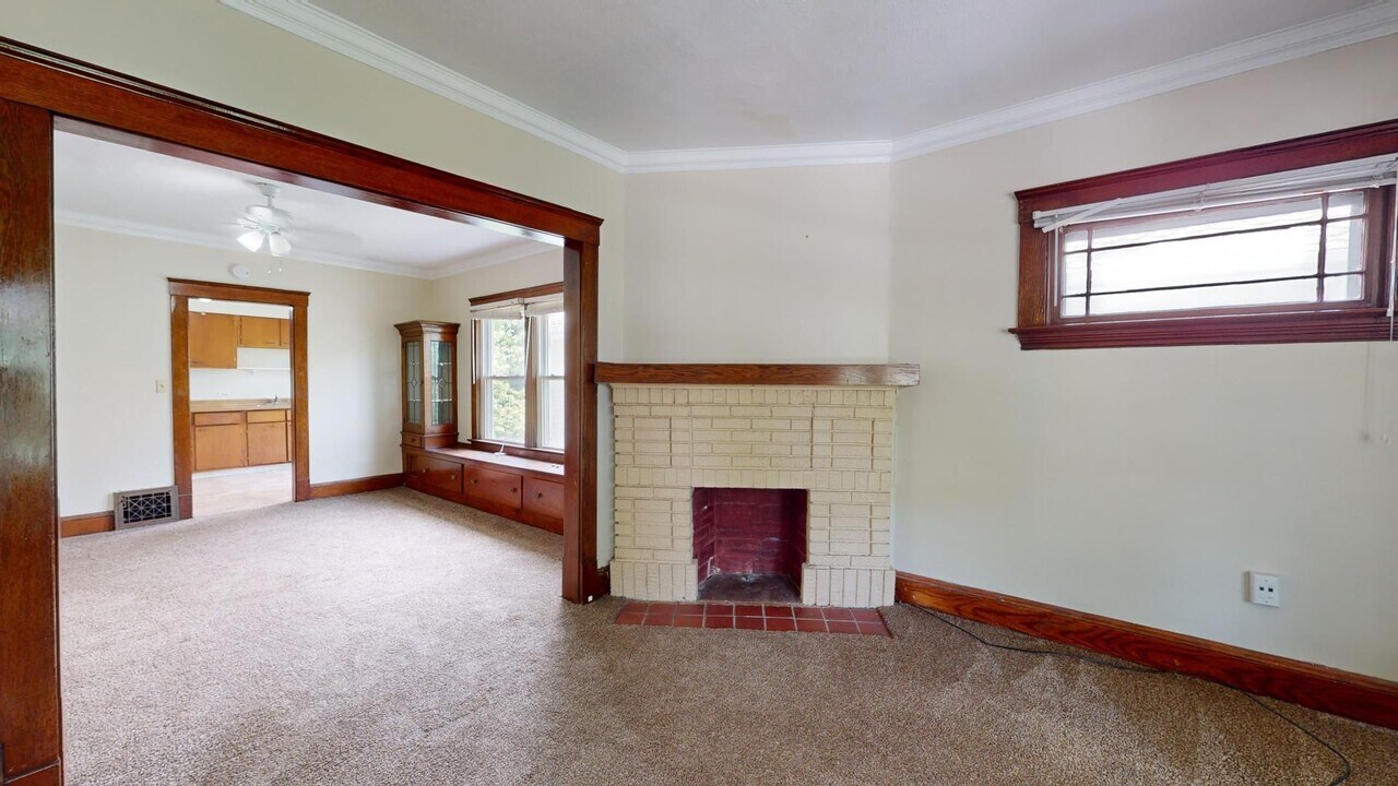 1285 Cranford Ave, Unit 2nd Floor in Lakewood, OH - Building Photo