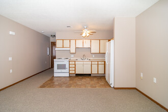 Ridgewood Heights Apartments in Omaha, NE - Building Photo - Building Photo