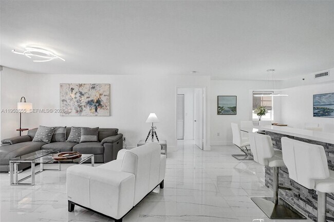 19601 E Country Club Dr in Aventura, FL - Foto de edificio - Building Photo