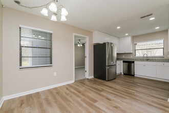 8122 Wooden Dr in Spring Hill, FL - Building Photo - Building Photo