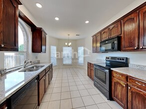 73 N Highland Dr in Sanger, TX - Building Photo - Building Photo