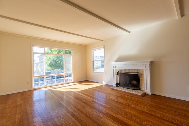 1030 Ulloa St in San Francisco, CA - Building Photo - Building Photo