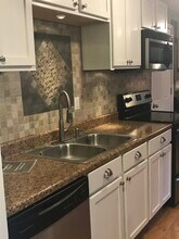 8117 Philadelphia Dr in Fairborn, OH - Foto de edificio - Building Photo