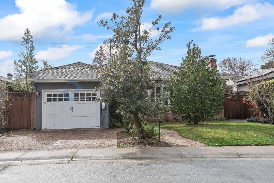 616 Maple St in San Mateo, CA - Building Photo