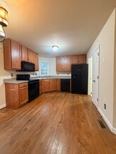 8240 Weathered Oak Ln in Mechanicsville, VA - Foto de edificio - Building Photo