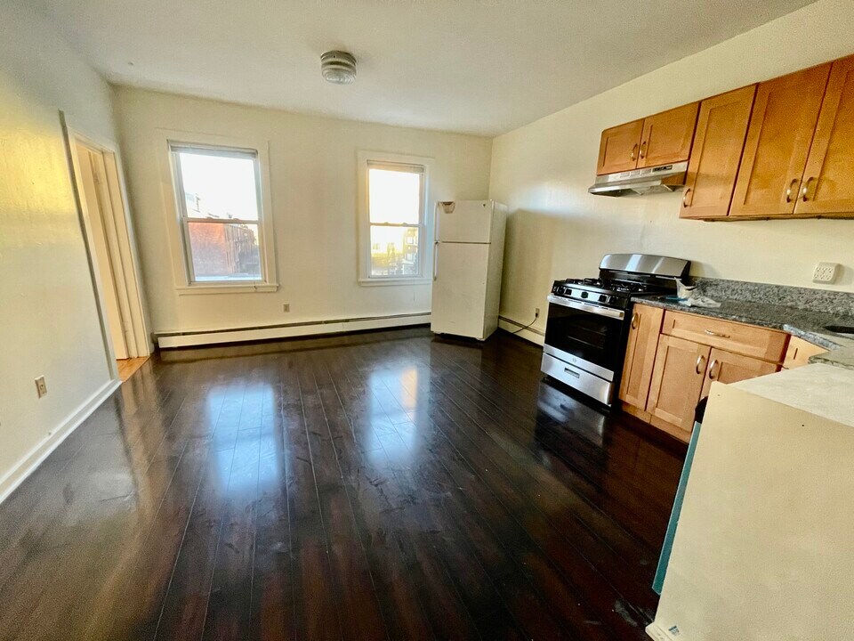 1572 Tremont St in Boston, MA - Building Photo