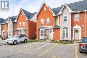 4200 Kilmer Dr in Burlington, ON - Building Photo - Building Photo