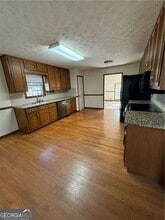 910 Thousand Oaks Dr in Lawrenceville, GA - Building Photo - Building Photo