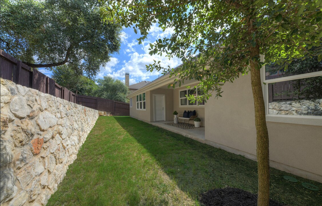 1035 Rock Shelter in San Antonio, TX - Building Photo