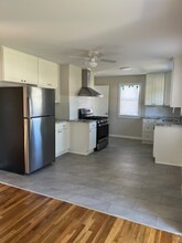 148 Helena Dr in Struthers, OH - Building Photo - Building Photo