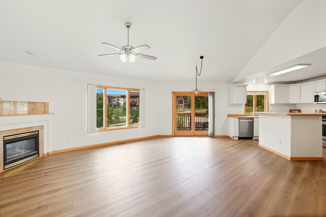 property at 8 Redtail Ct