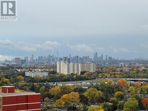 3270 Sheppard Ave E in Toronto, ON - Building Photo - Building Photo